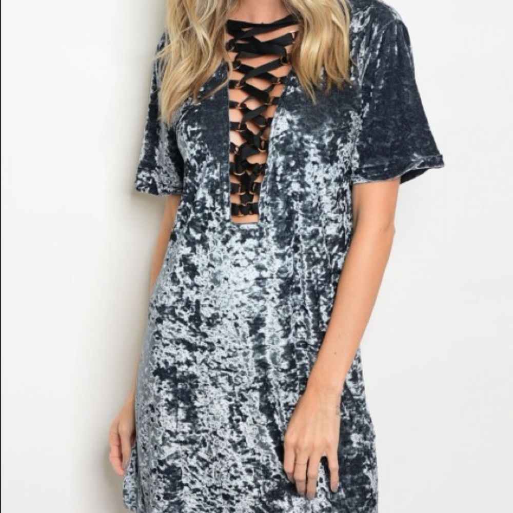 Velvet short sleeve dress - Picture 2 of 3